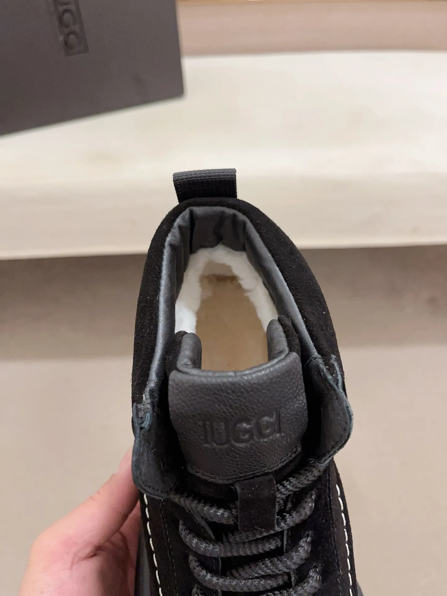 Factory price: 740💰North American men's shoes Ugg ☃️In the special sale of new high-quality men's shoes snow boots in autumn and winter, the nemesis of extreme cold weather! Made of cowhide leather, merino wool lining, and original outsole, whether driving, outdoor or daily wear, there is always one that suits you! Code number 39-44